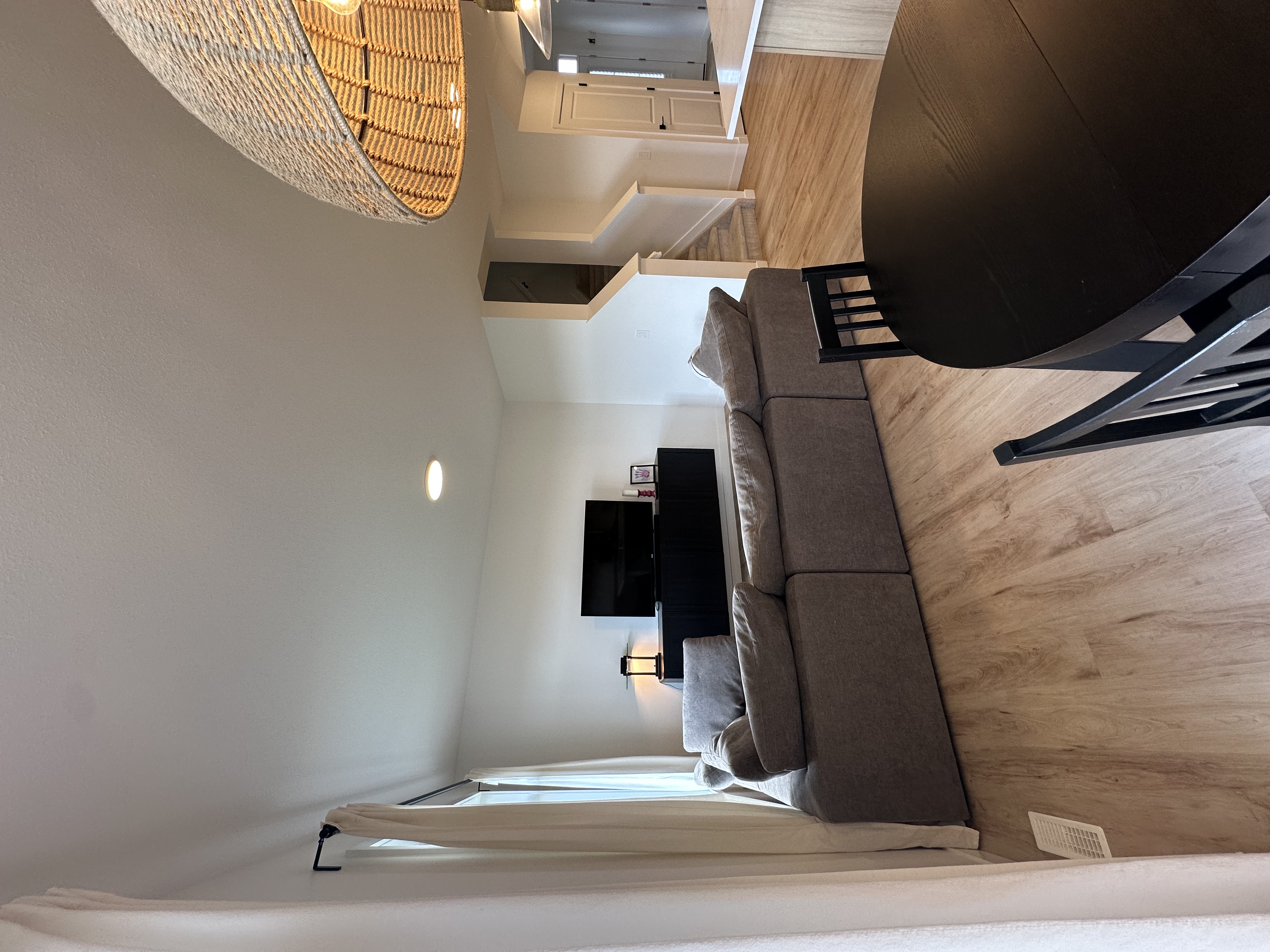 Bright/ spacious 3 bedroom home in St. Albert 