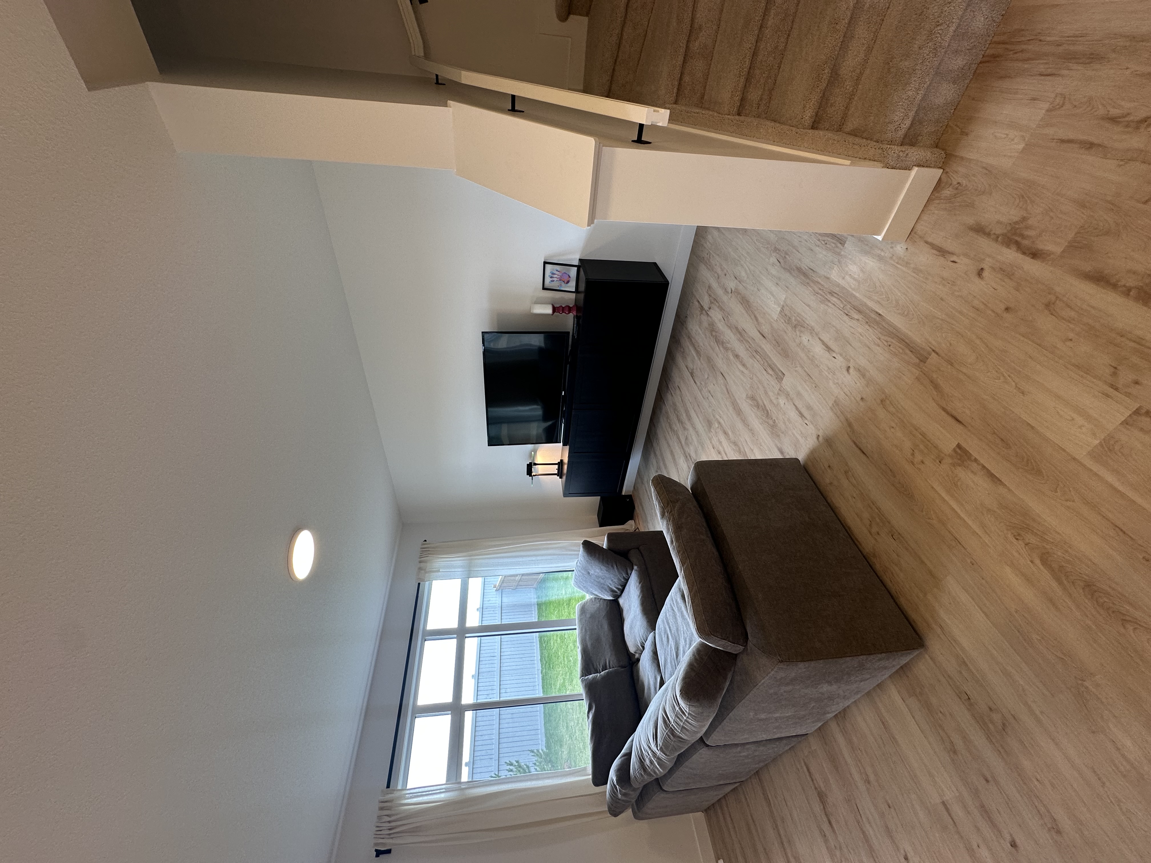 Bright/ spacious 3 bedroom home in St. Albert 