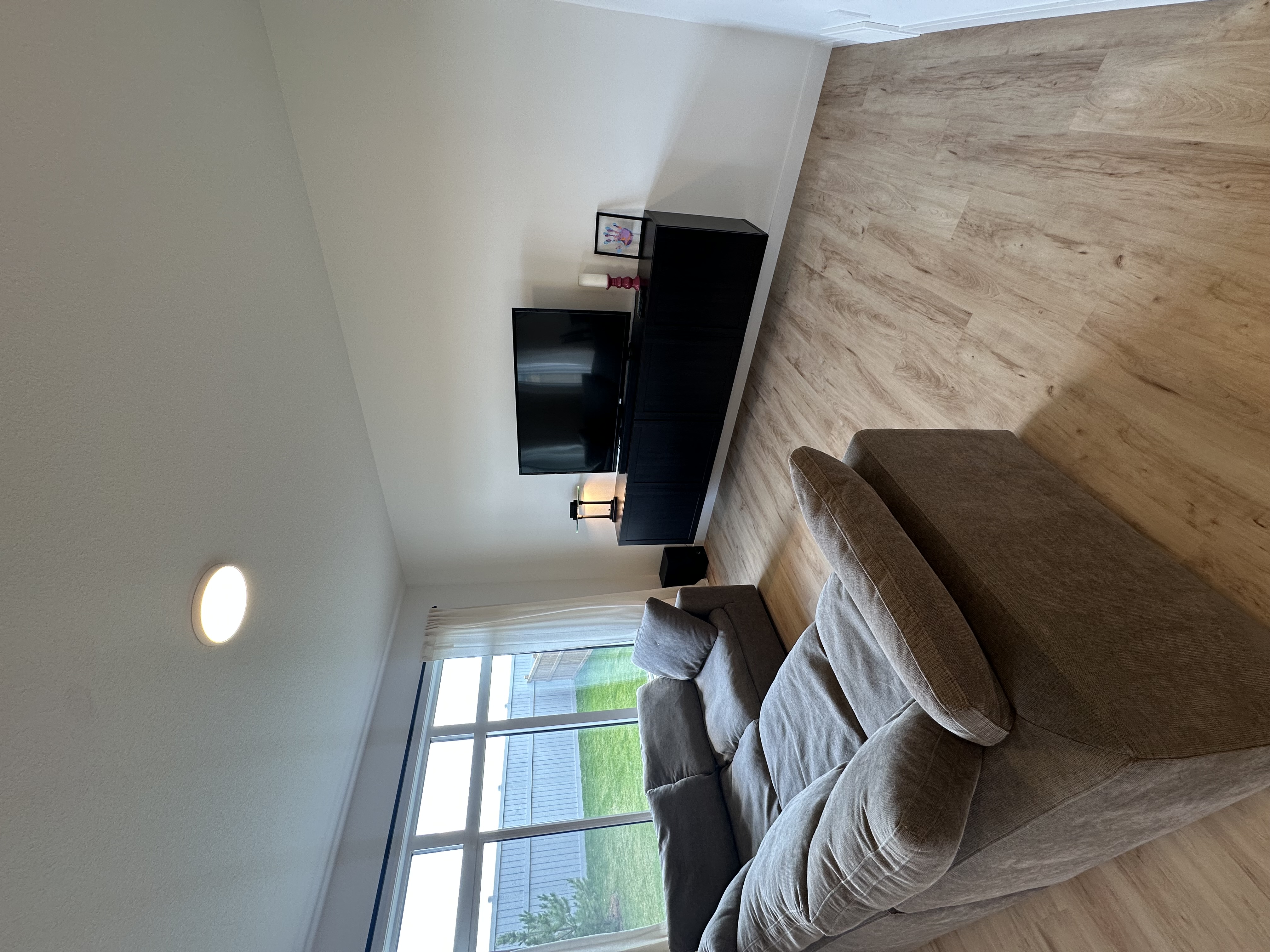 Bright/ spacious 3 bedroom home in St. Albert 
