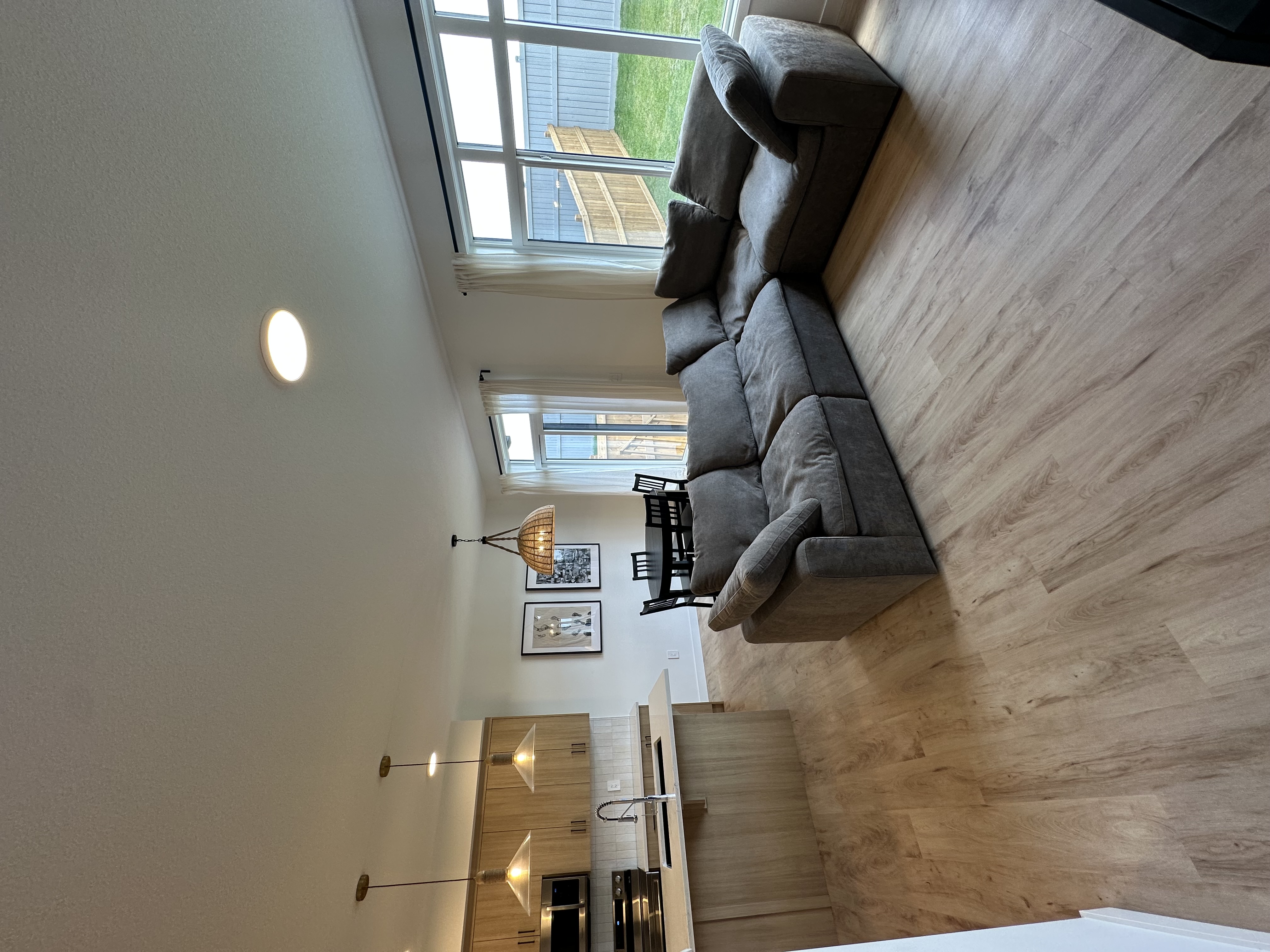 Bright/ spacious 3 bedroom home in St. Albert 