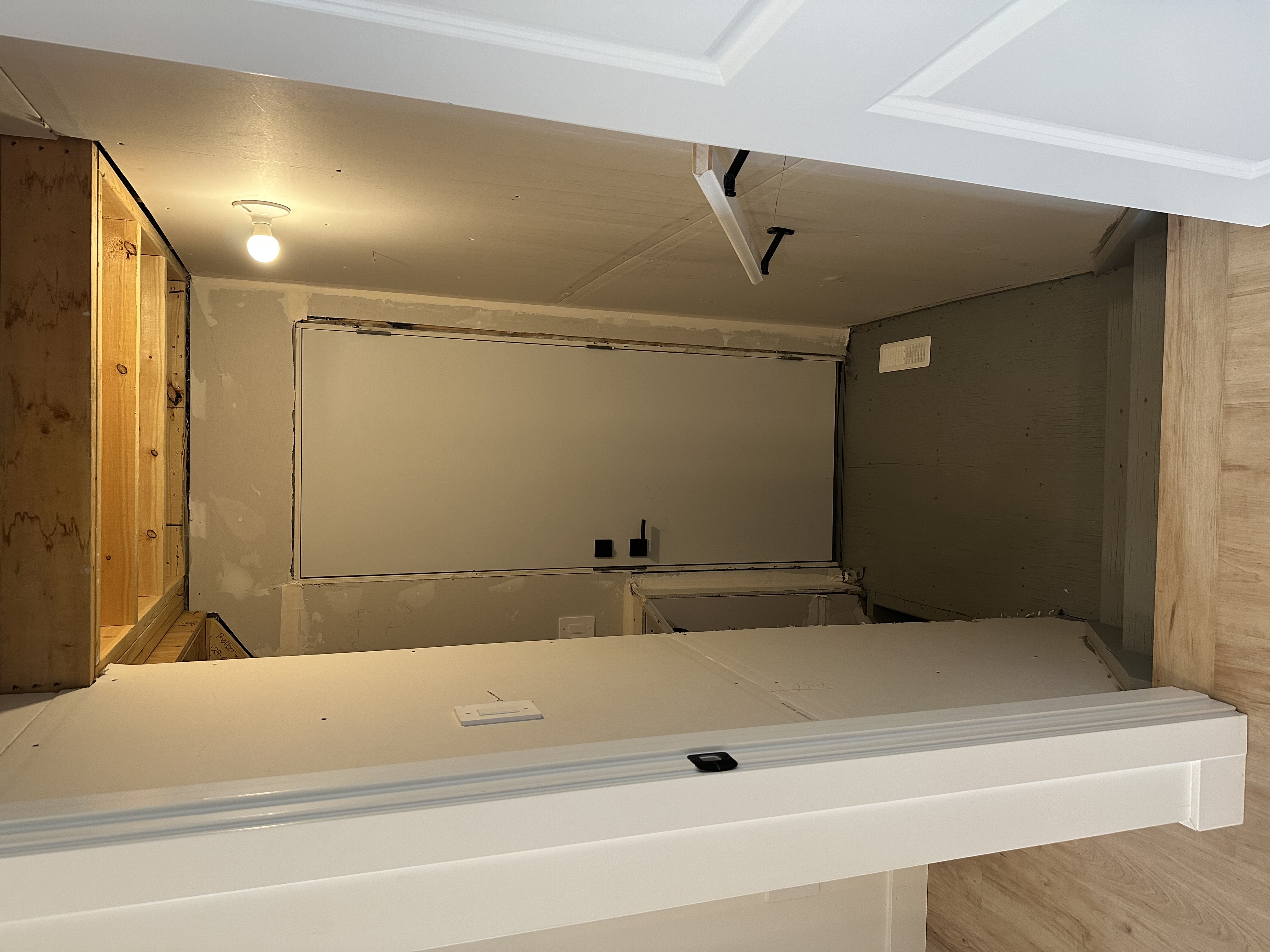 Bright/ spacious 3 bedroom home in St. Albert 