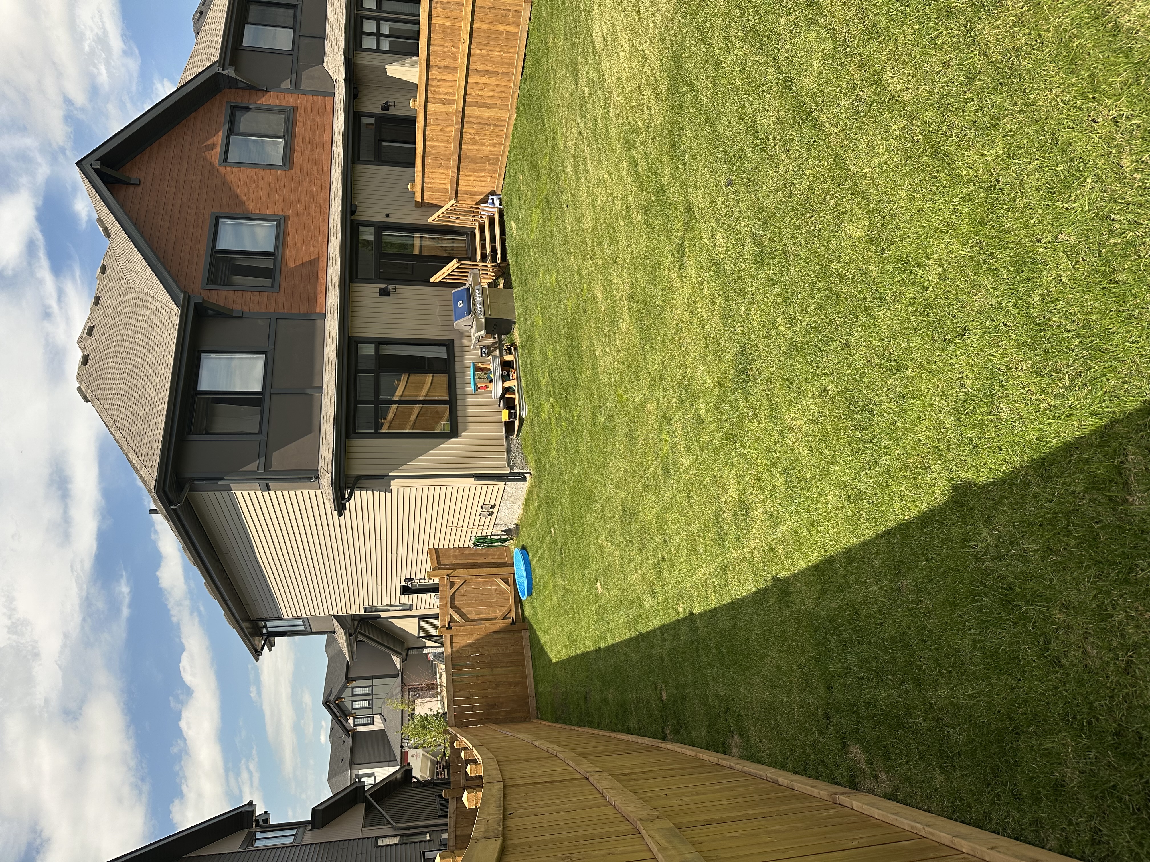 Bright/ spacious 3 bedroom home in St. Albert 