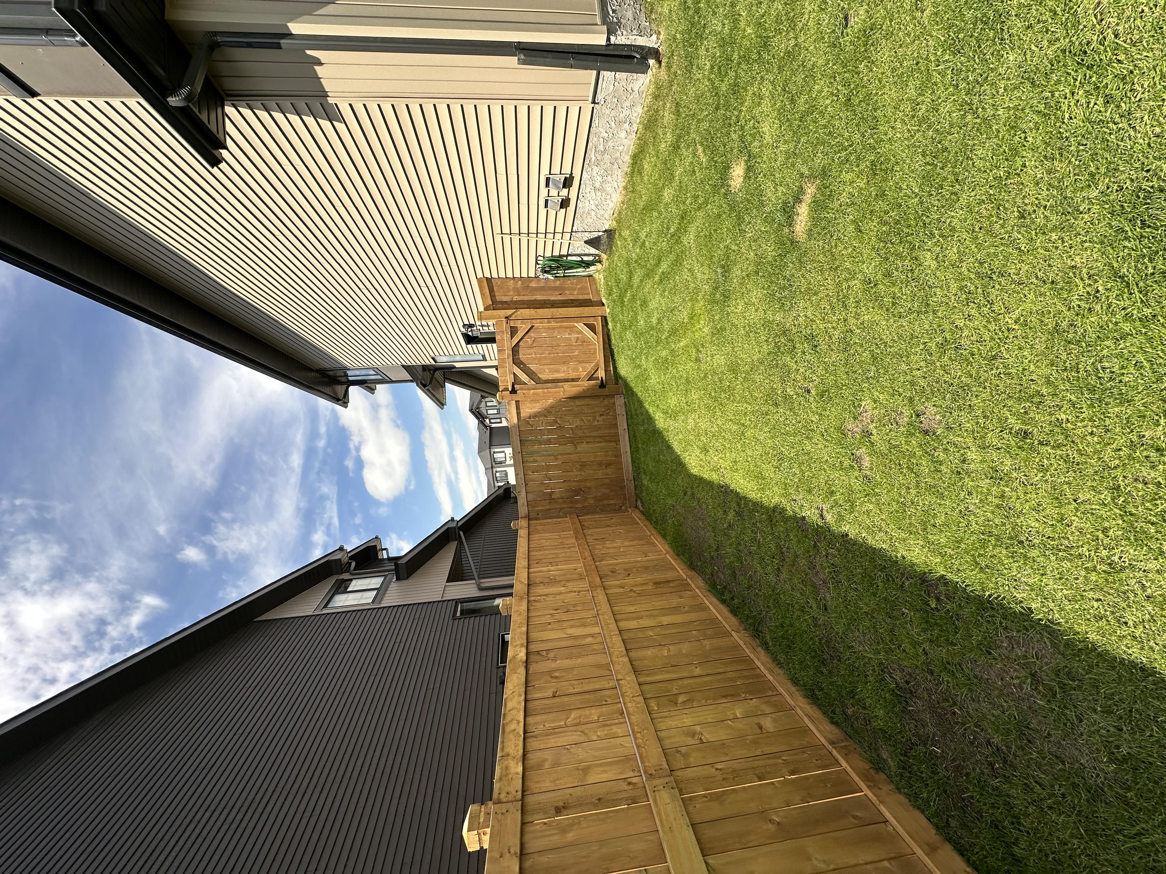 Bright/ spacious 3 bedroom home in St. Albert 
