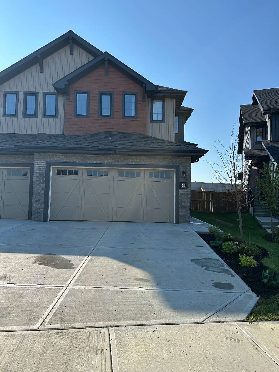 Bright/ spacious 3 bedroom home in St. Albert 