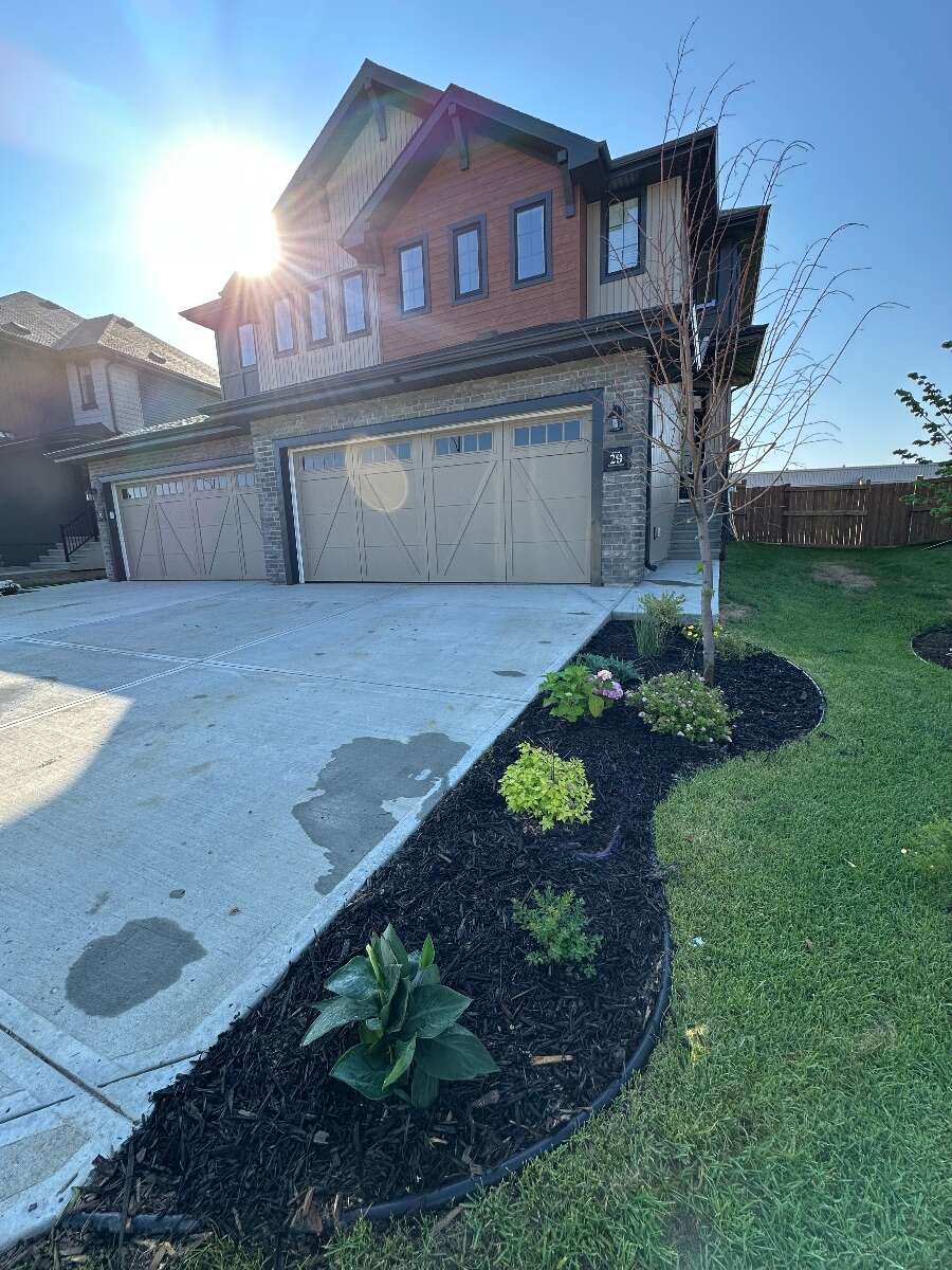 Bright/ spacious 3 bedroom home in St. Albert 