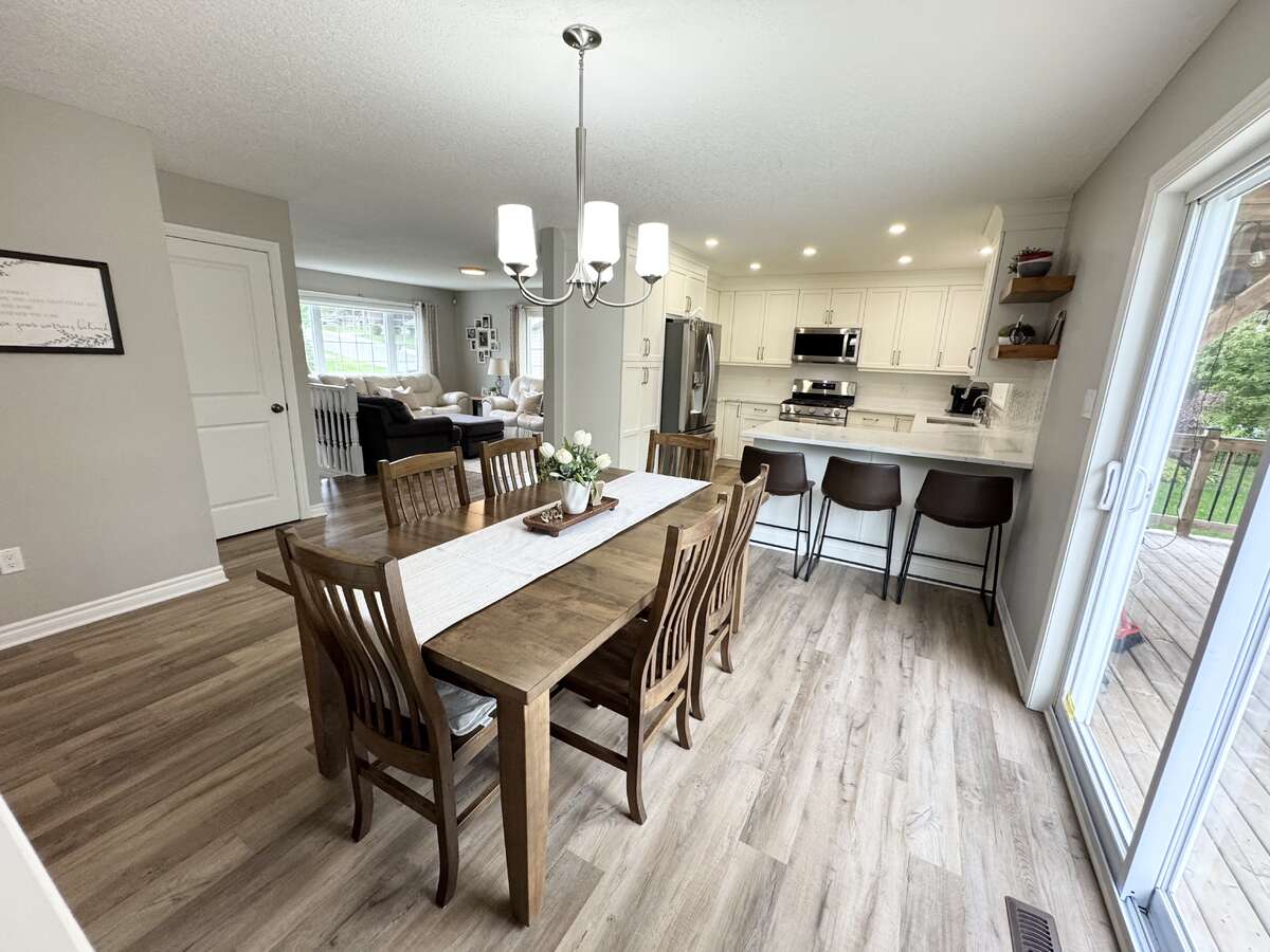 Kitchen & Dining