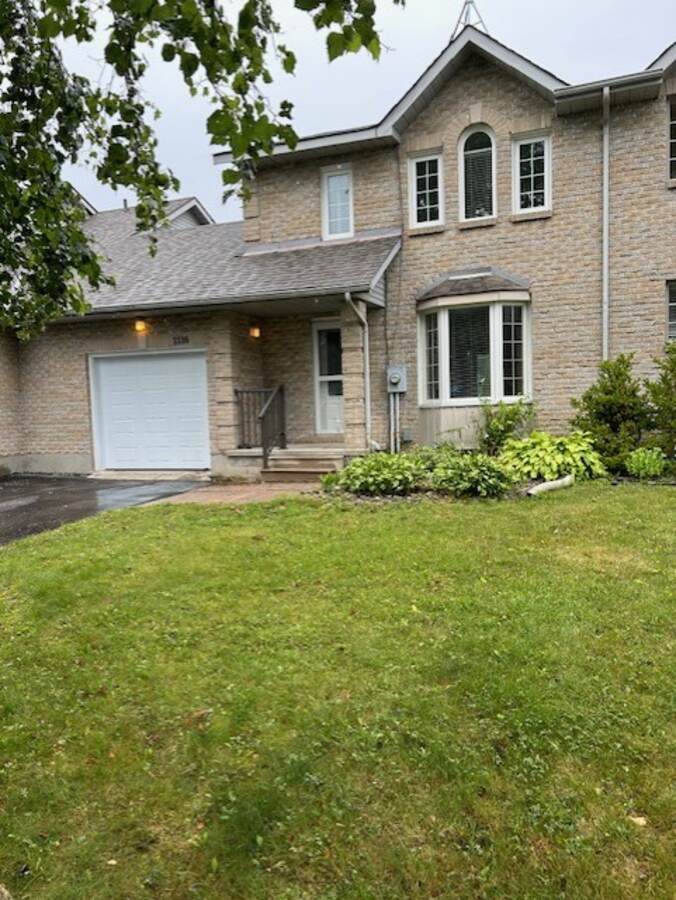 Townhouse For Sale in Kingston, ON - 3 bed, 3 bath