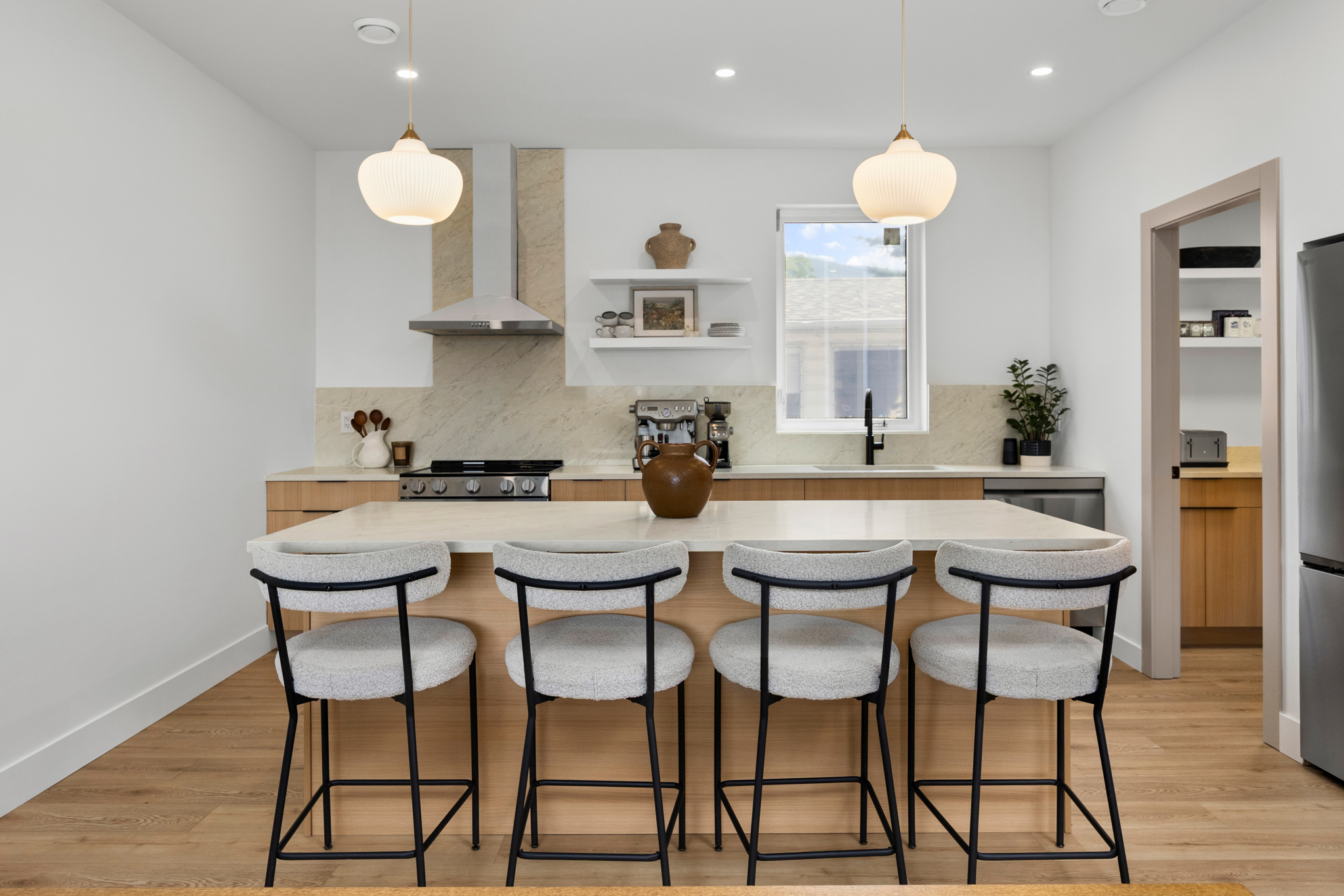 3 1506 39A Ave