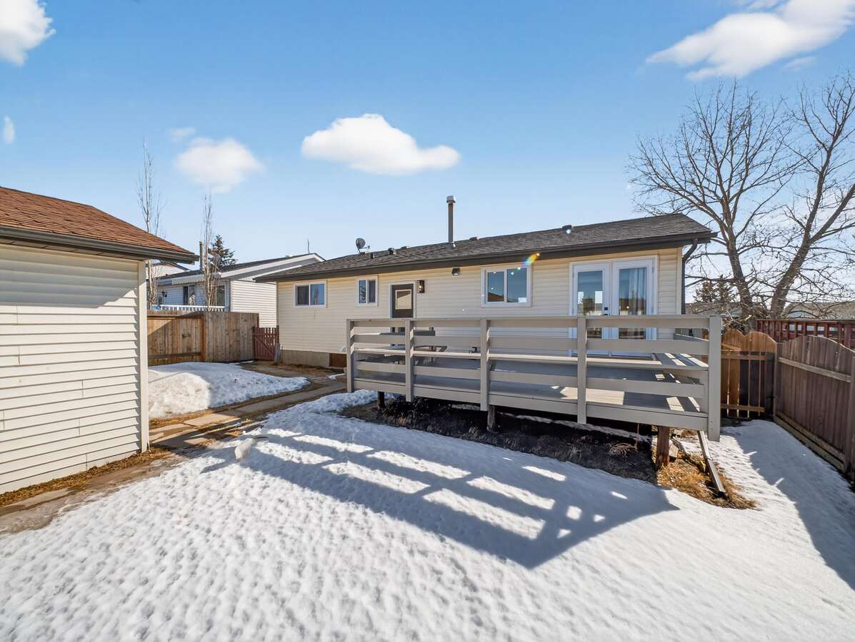 large deck with built in seating