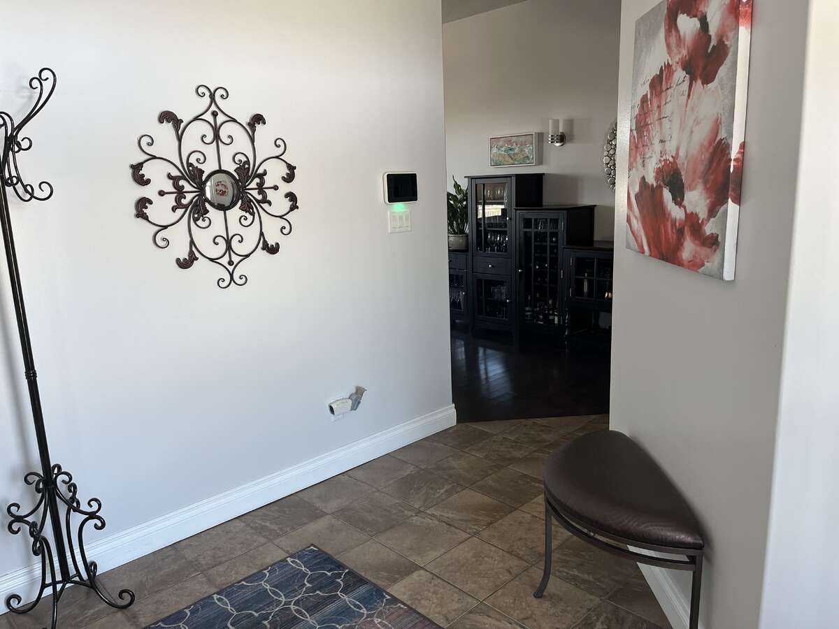 Large Entry/Foyer