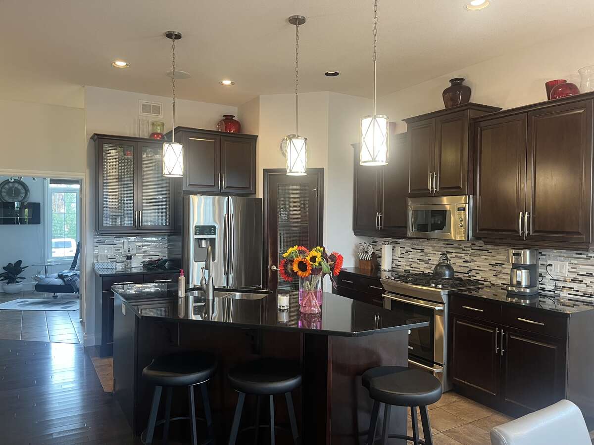 Large island, corner pantry, stainless steel fridge freezer, dishwasher, gas stove