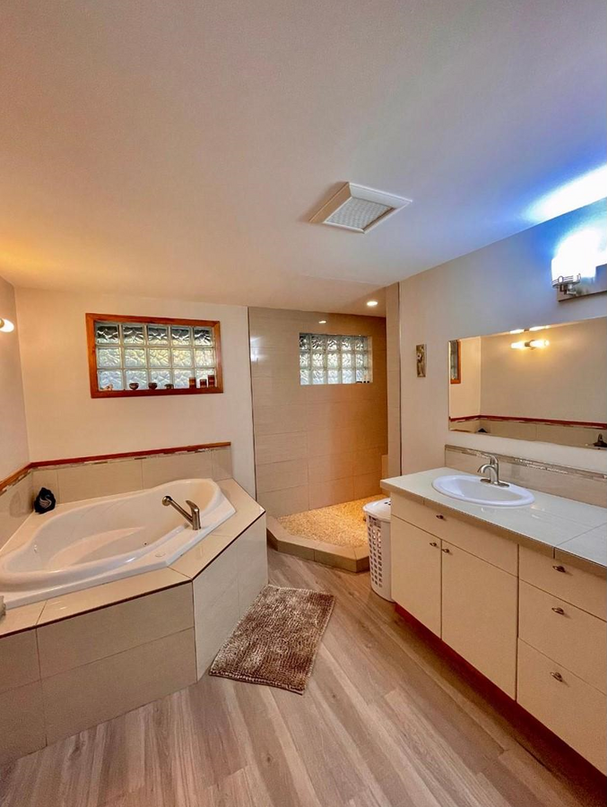 4- Piece Bathroom  main floor bathroom