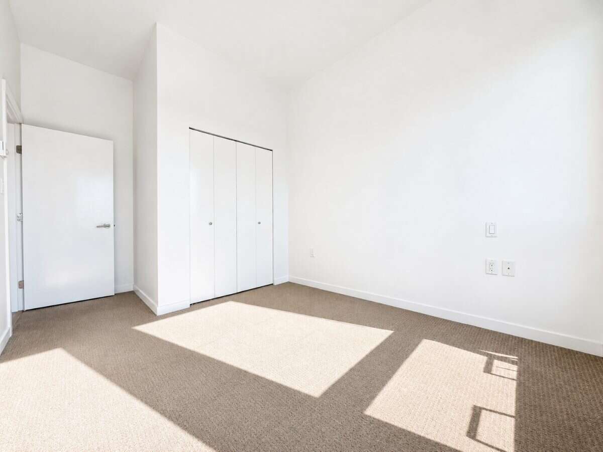 Bright one bed condo in West Maple Ridge