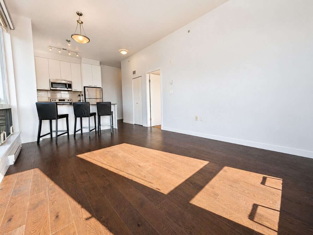 Bright one bed condo in West Maple Ridge