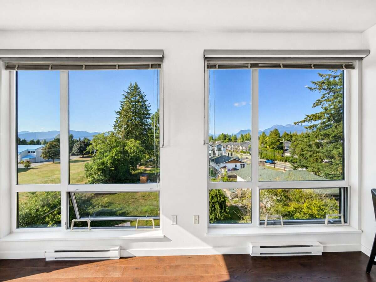 Bright one bed condo in West Maple Ridge