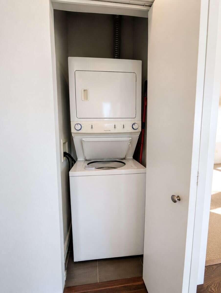 Bright one bed condo in West Maple Ridge
