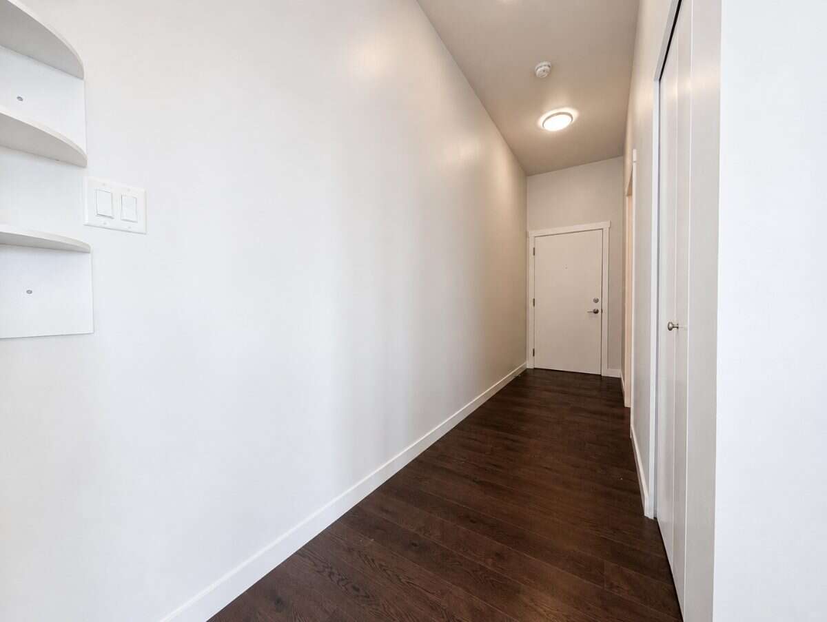 Bright one bed condo in West Maple Ridge