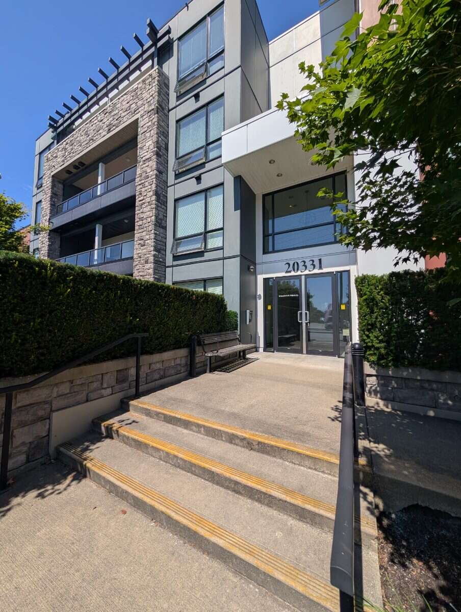 Bright one bed condo in West Maple Ridge