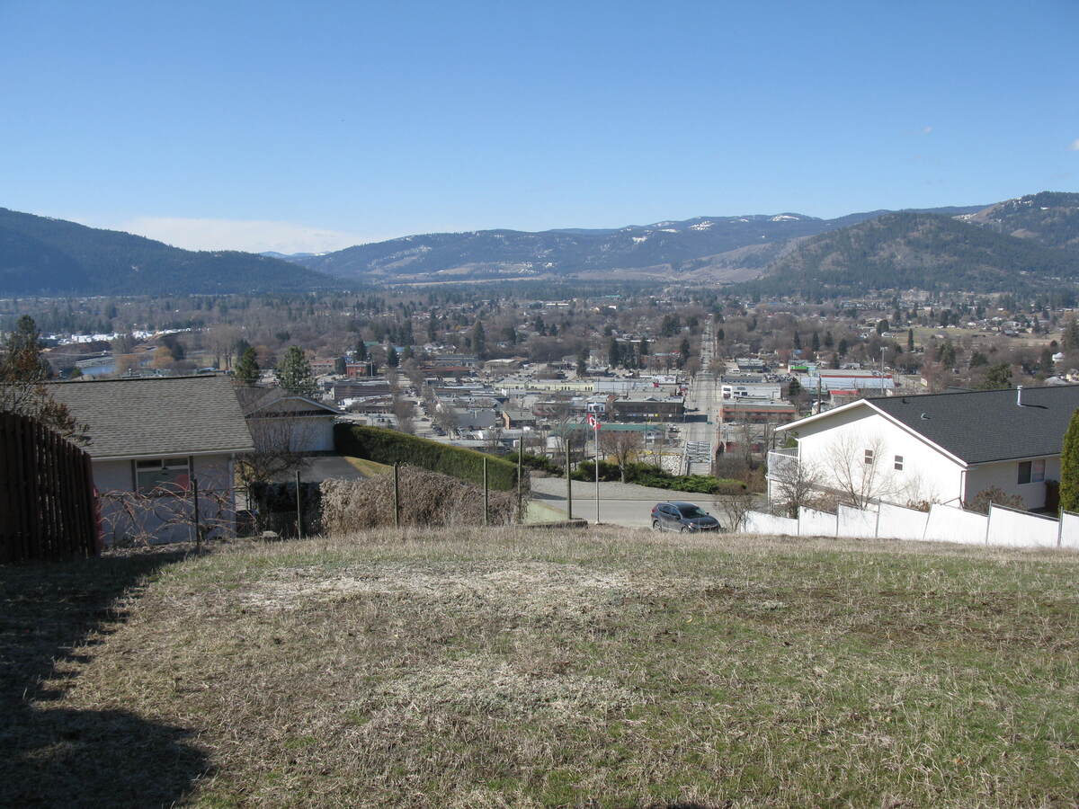 City of Grand Forks and mountains