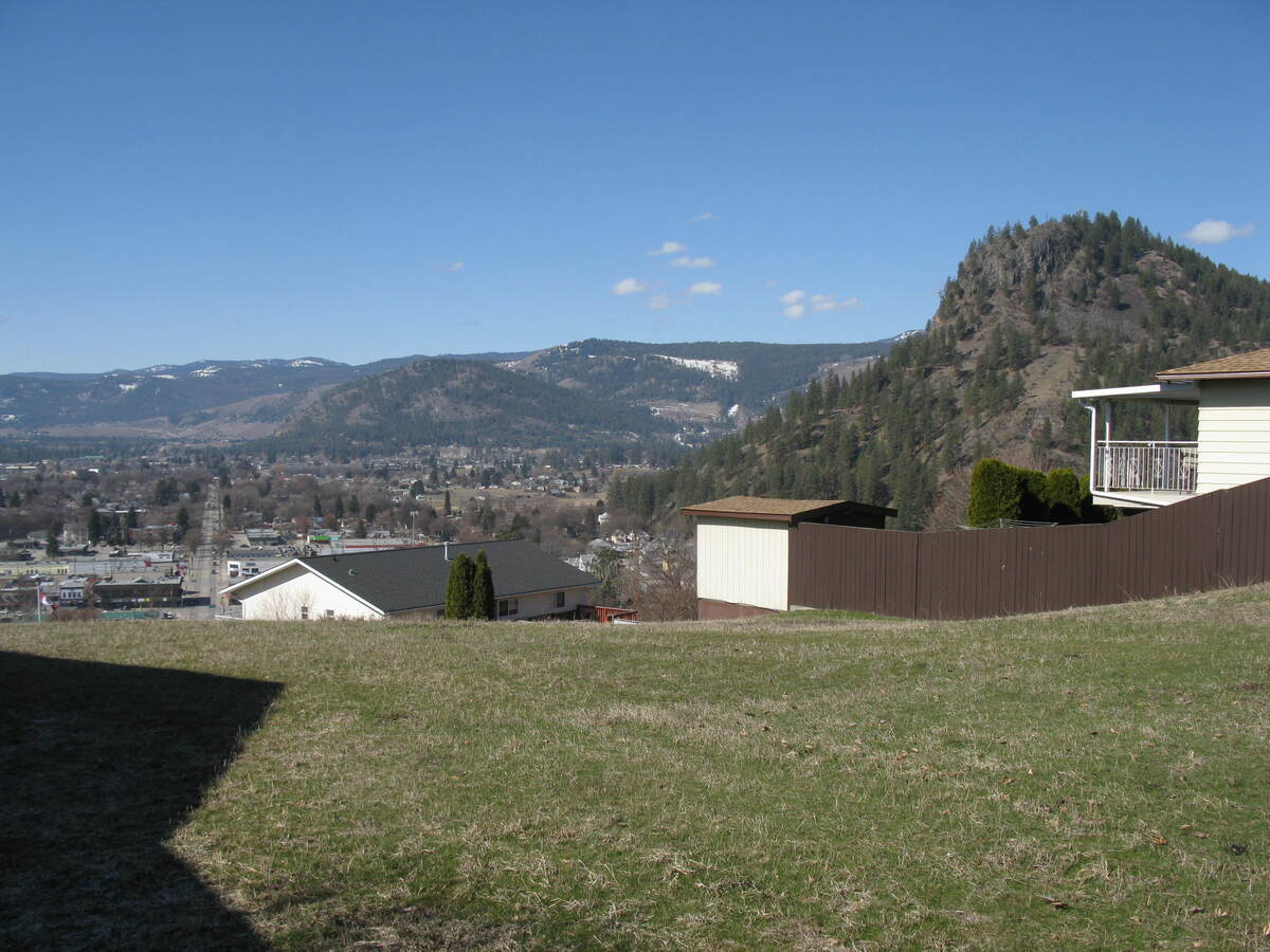 View taken in the middle of the lot