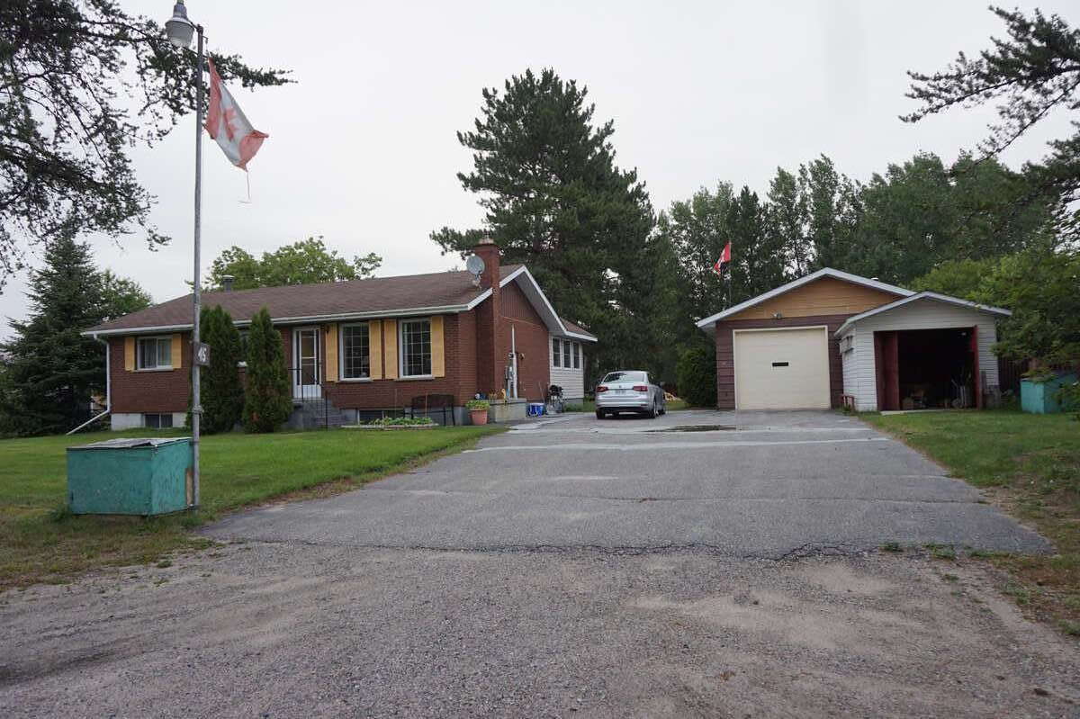 House / Bungalow For Sale in Gogama, ON - 3+1 bed, 2 bath
