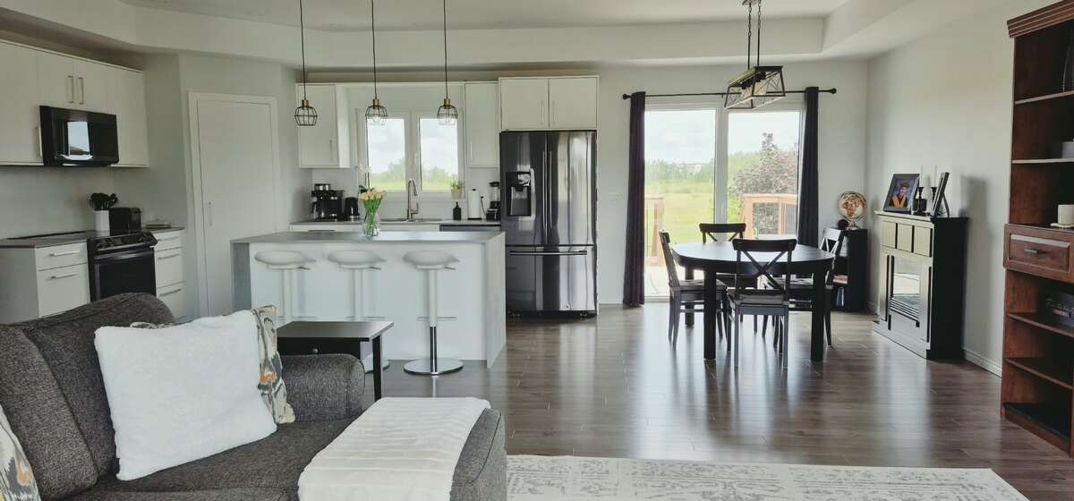 Beautiful 5 bedroom home with exceptional features
