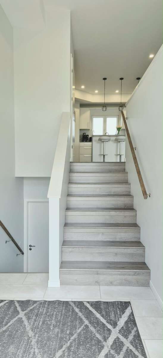 Beautiful 5 bedroom home with exceptional features