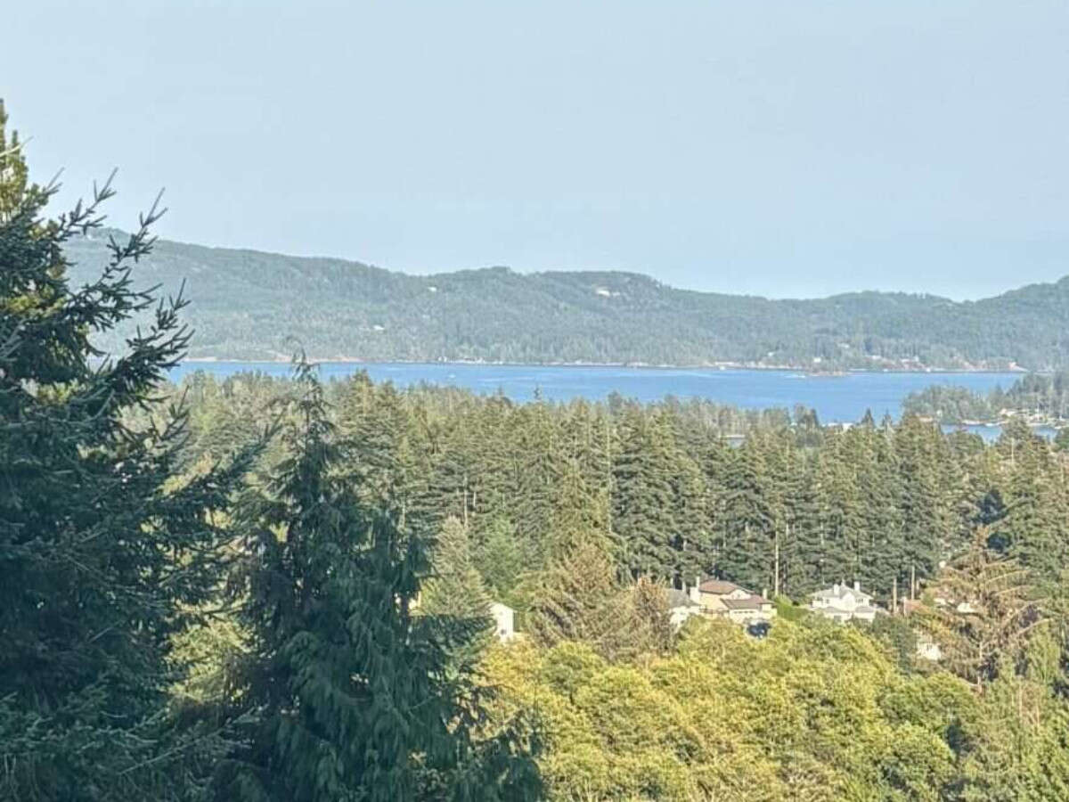 Vacant Rainforest Property w/ bay and ocean view!