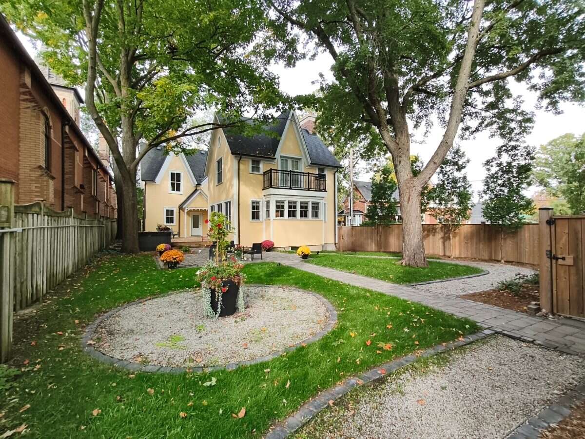 Main Street Unionville Charm, Modern Comfort