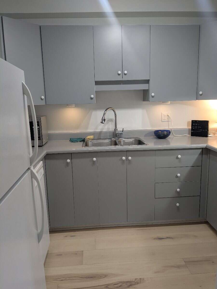 Sunny condo townhouse in Britannia enclave