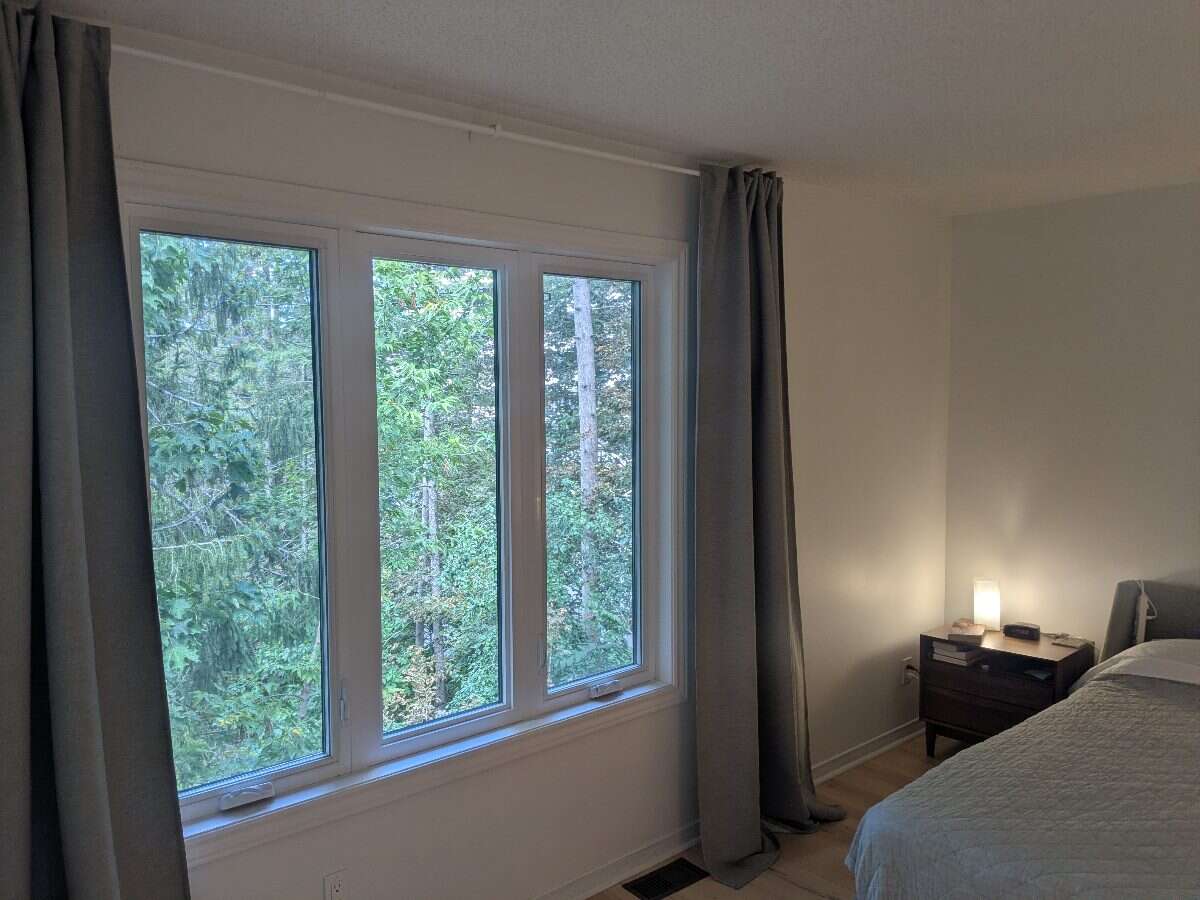 Sunny condo townhouse in Britannia enclave