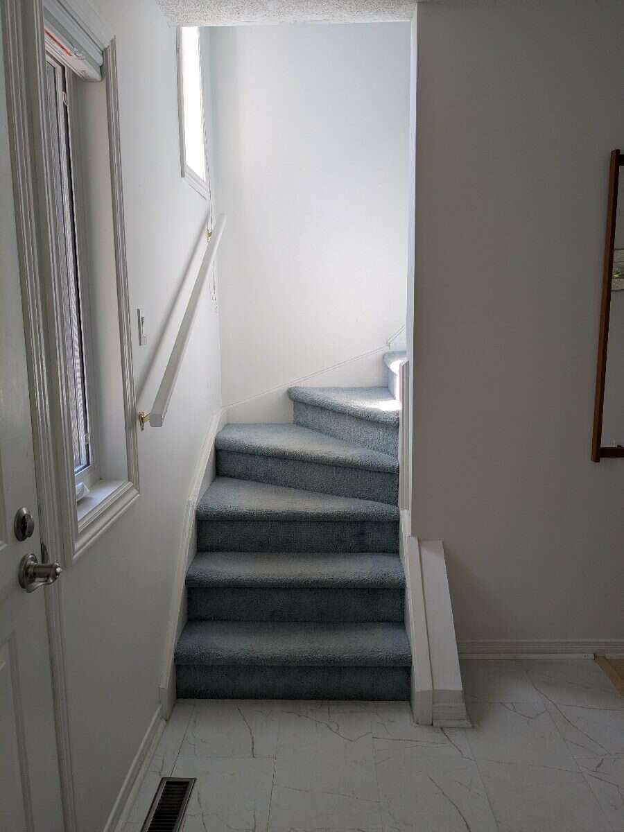 Sunny condo townhouse in Britannia enclave