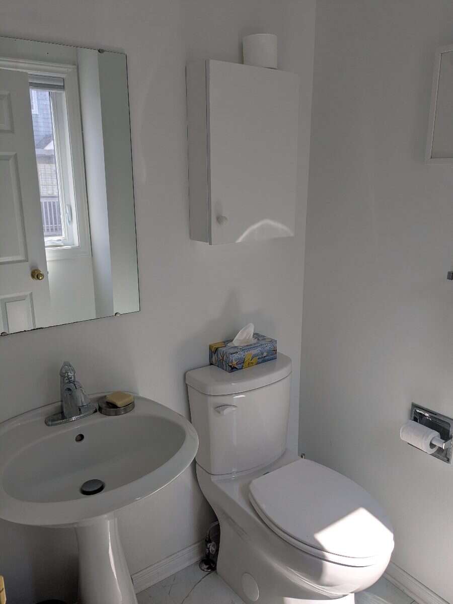 Sunny condo townhouse in Britannia enclave