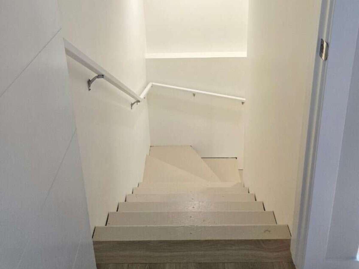 Bright 4 Bedroom Home with Beautiful Backyard 
