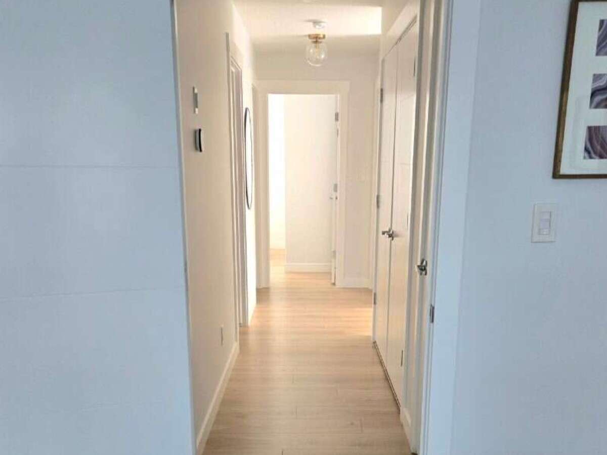 Bright 4 Bedroom Home with Beautiful Backyard 