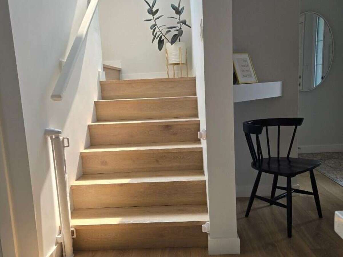 Bright 4 Bedroom Home with Beautiful Backyard 
