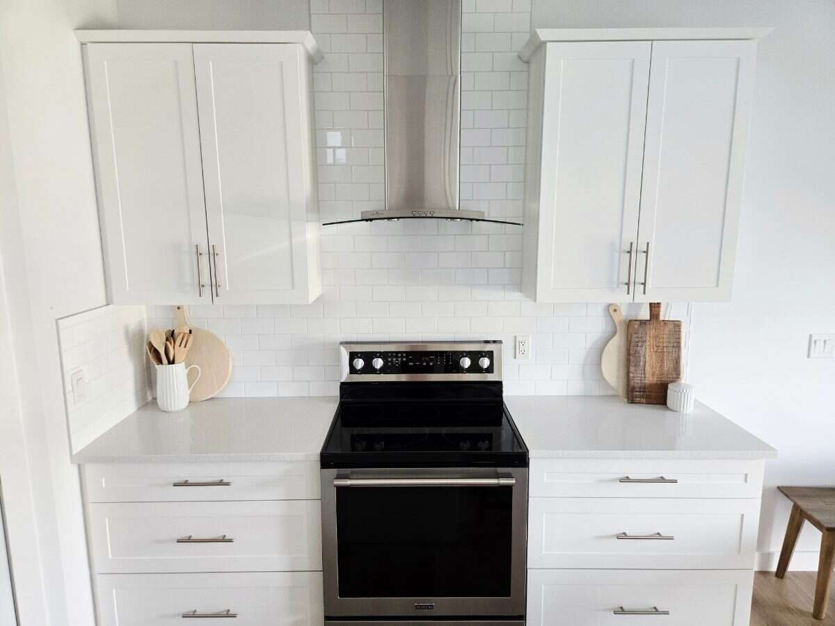 Bright 4 Bedroom Home with Beautiful Backyard 