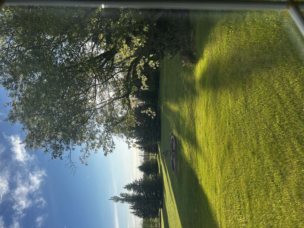 Beautifully landscaped Farm Near Breton
