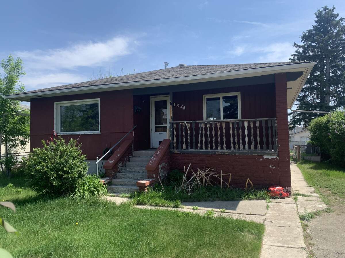 1824 41 St SE