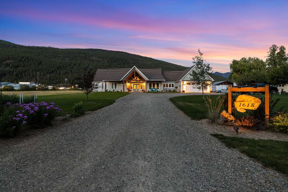 Bright, new home in Creston, BC