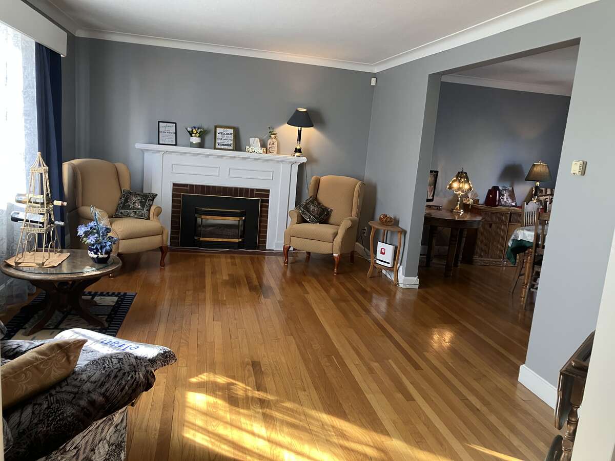 Living room woth 25 000 BTU gas Fireplace