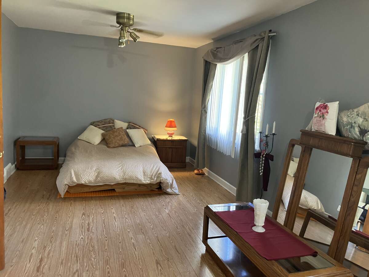 Master Bedroom 24’ ft X 10,1 ft excluding the closet