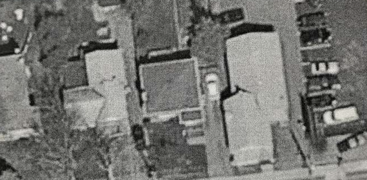 271 McArthur Avenue is the house in the middle with the driveway on the right.