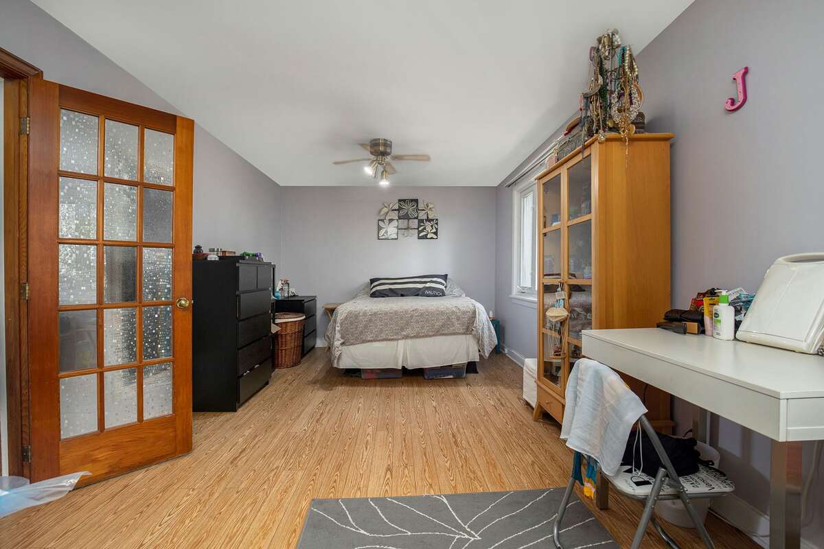 Master bedroom 24 ft x 10 ft 8 in excluding the wall to wall stainglass closet