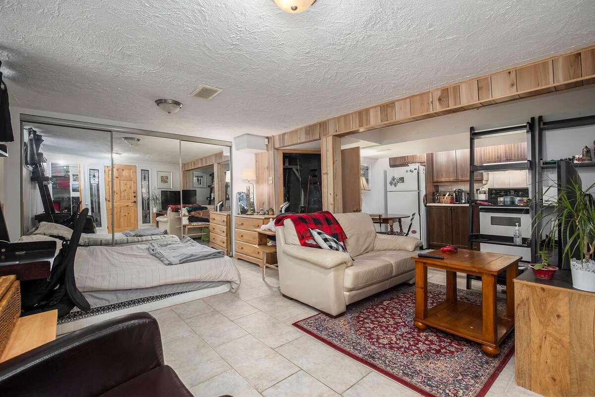 Opened concept basement suite / home office / 3rd bedroom