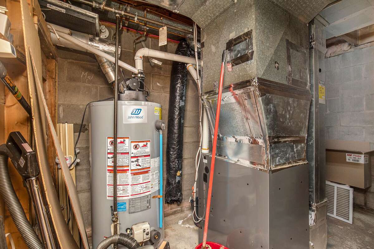 Furnace room - gas Furnace Fall 2022 & gas water tanks owned (no lease costs)
