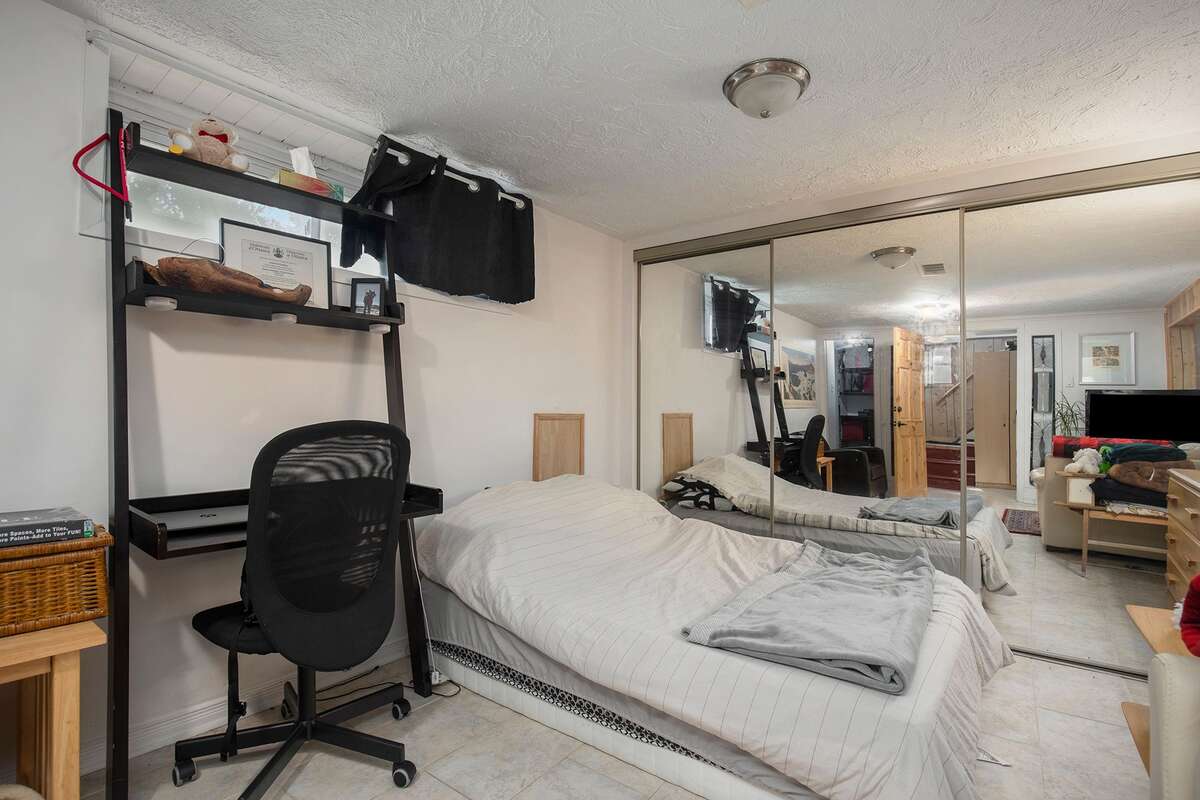 Opened concept basement suite / home office / 3rd bedroom