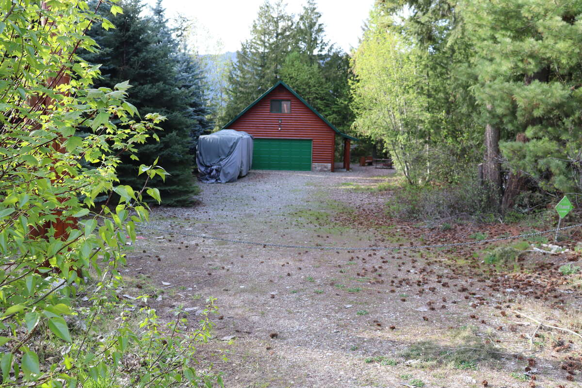 Acreage / Cottage / House / Land with Building(s) / Recreational Property For Sale in Swansea Point, BC - 1+1 bed, 1 bath
