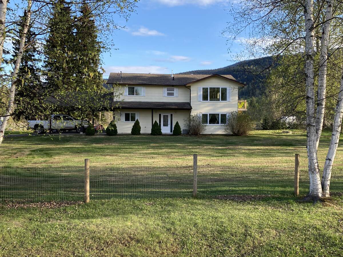 Acreage / House For Sale in Smithers, BC - 5 bed, 2 bath
