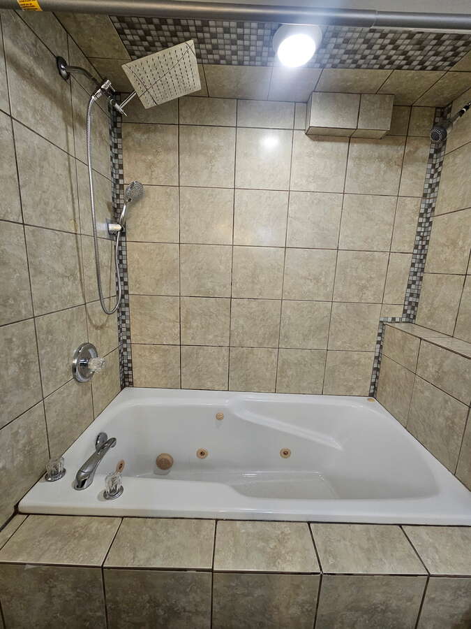 Bath 2 with Jacuzzi Jet Tub